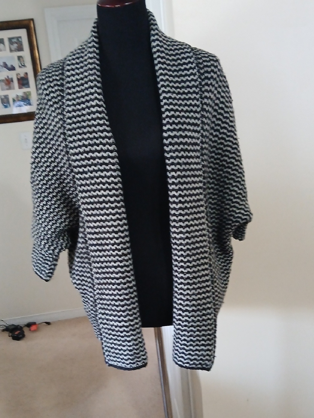 💓3/$15 Black and White Women's Cardigan